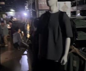 台北市中山區新光三越南西店，驚傳發生停電。（圖／Threads@4.16d）