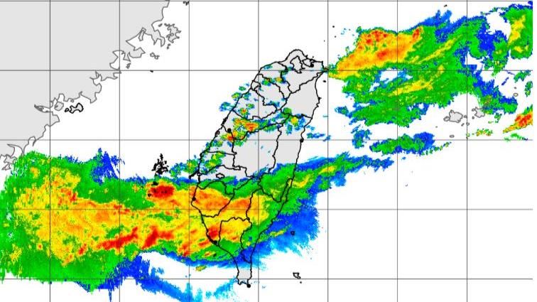 雷雨當空　台南機場暫停地面作業