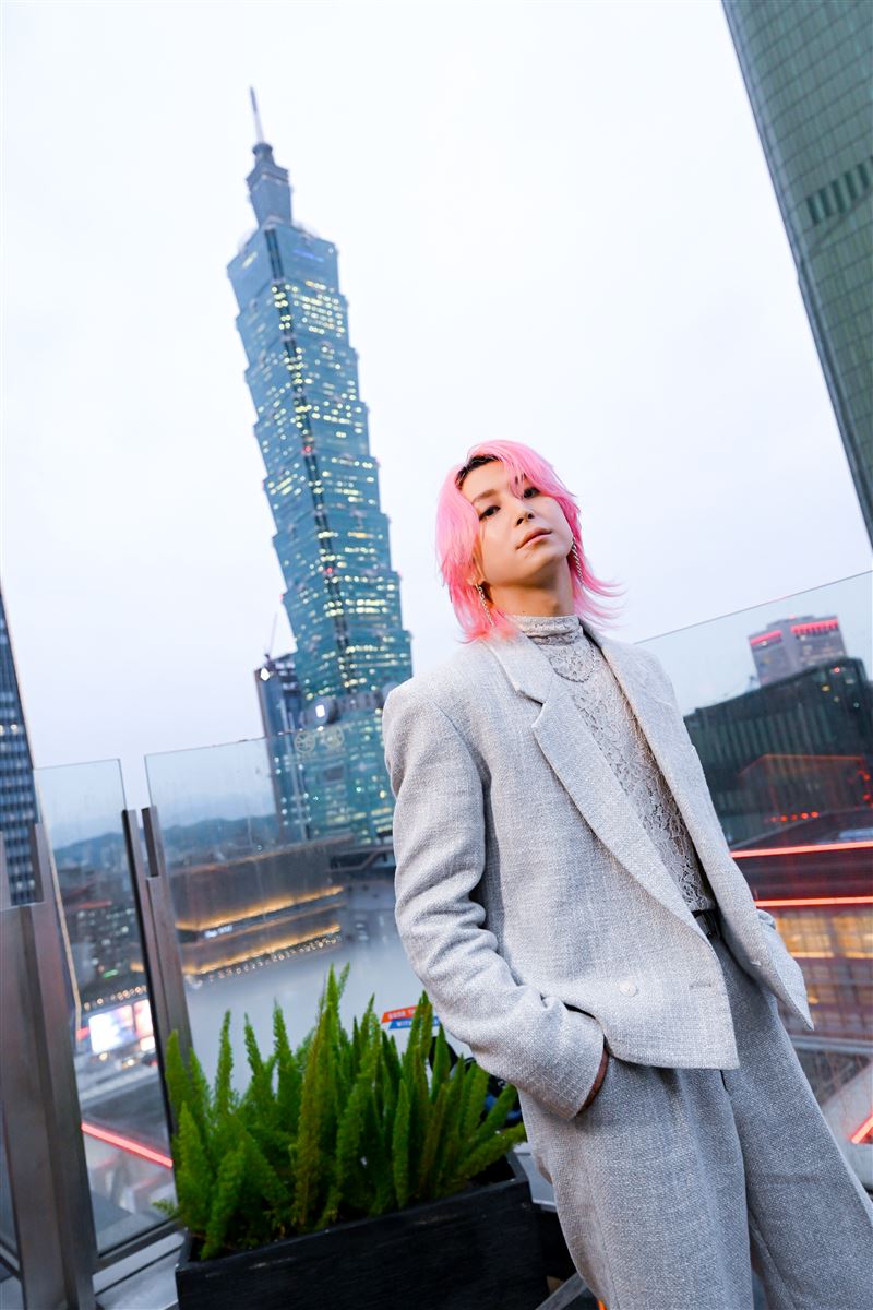 擅長跳舞的佐久間大介，在電影中必須演出一個跳舞零零落落的殺手。（圖／天馬行空提供）