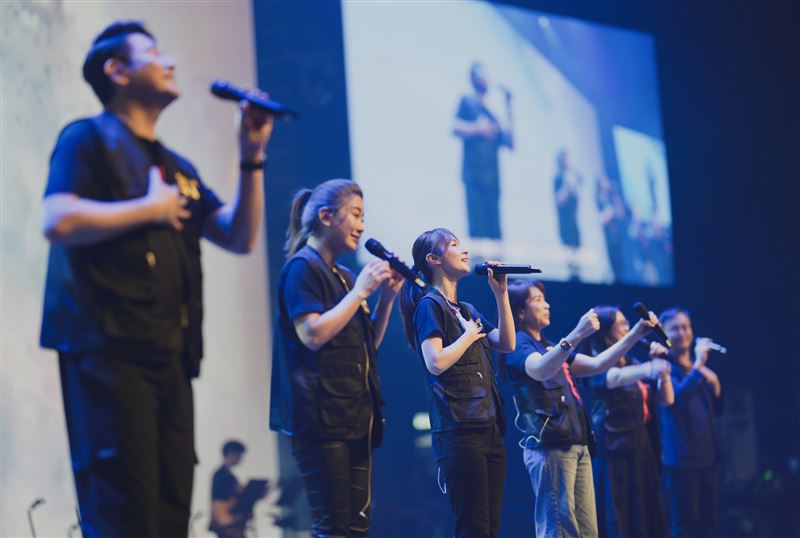 藝起發光前往馬來西亞古晉,與當地蒙福教會攜手舉辦萬人佈道音樂會。(圖/藝起發光X蒙福教會 提供)