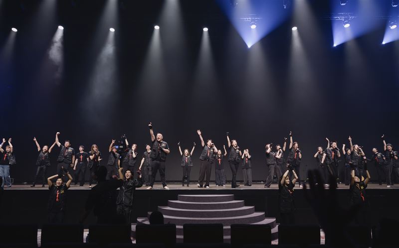 藝起發光前往馬來西亞古晉,與當地蒙福教會攜手舉辦萬人佈道音樂會。(圖/藝起發光X蒙福教會 提供)