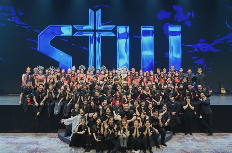 藝起發光前往馬來西亞古晉,與當地蒙福教會攜手舉辦萬人佈道音樂會。(圖/藝起發光X蒙福教會 提供)