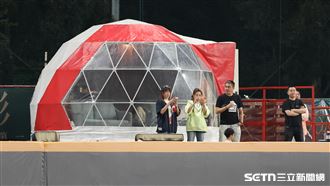 劉基鴻首轟轟出「洞」　星空露營席下雨了