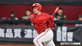 中職37年例行賽，味全龍三壘手劉基鴻炸裂3分砲。（圖／記者劉彥池攝影）
