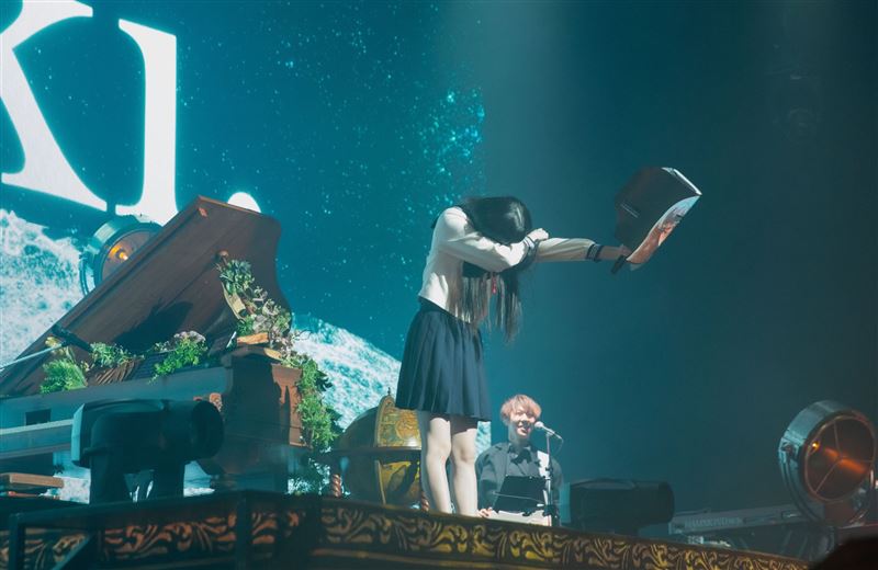 日本新生代話題歌手tuki.今(4)日正式站上台北小巨蛋開唱。(圖/翻攝自X平台 @uki_music_)