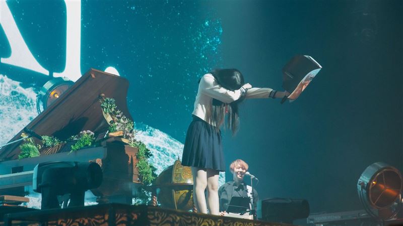 晚餐歌tuki.來台攻蛋　嗨喊臭豆腐超好吃