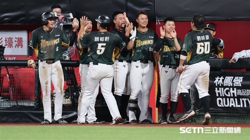 王維中首秀解套　台鋼克服6分差逆轉味全