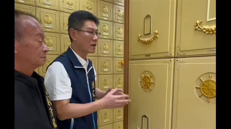 彰化市第二納骨塔櫃鎖住惹民怨，市民代表會主席陳文賓前往勘查。（圖／翻攝陳文賓臉書）