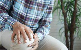 清明連假不少民眾返鄉掃墓祭祖，但復健科醫師王竣平提醒，清明連假後往往也是門診中「膝蓋疼痛」的高峰期。（圖／翻攝自pexels）