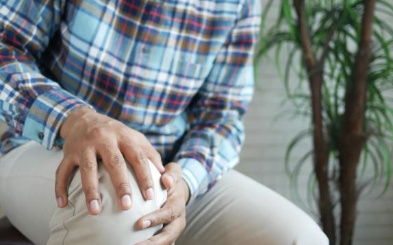 清明掃墓小心膝蓋！醫點名「3地雷動作」