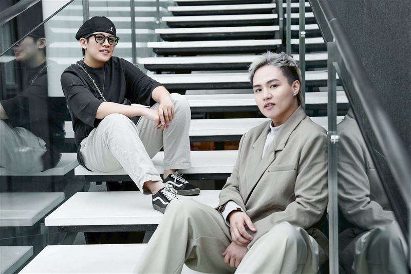 曾靜玟(左)、小芋(右)接受《三立新聞網》專訪。(圖/記者趙于瑩攝影)