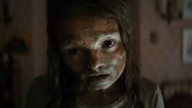 電影預告中曝光「蠍子從口中爬出」、「小孩指甲莫名變長」等極具痛感的恐怖畫面，也讓不少網友直呼不敢直視。（圖／翻攝自YT）