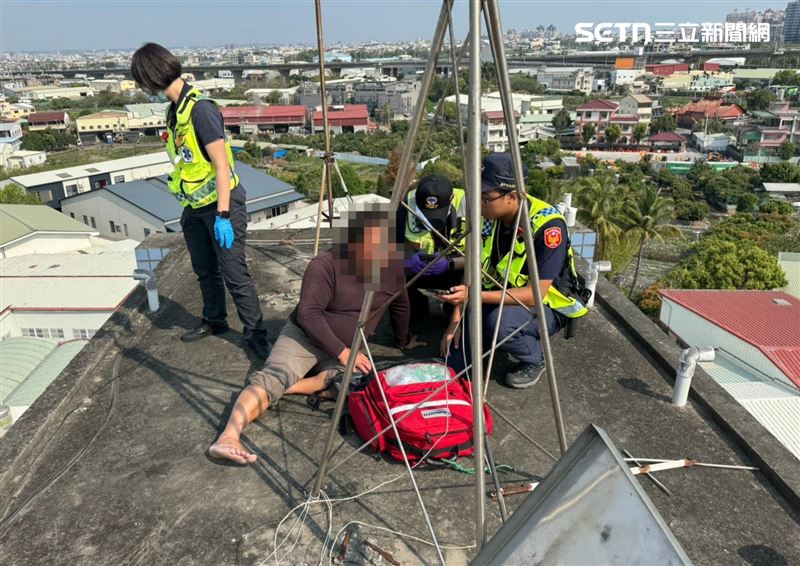 台中男洗水塔觸電,當場無生命跡象,幸好18歲學徒立刻CPR救援,在鬼門關前搶命。(圖/翻攝畫面)