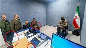 日遭伊朗媒體近日宣稱，3擊落的美軍F-15E戰機失蹤飛行員；然而，伴隨消息流出的「俘虜照」卻疑點重重，被抓包出現「三隻手」等明顯AI生成破綻，背景更驚現簡體中文標示（圖／翻攝自X平台 @balbir59sunpolis）