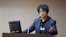 立院程序委員會討論院會議程　沈伯洋發言立法院程序委員會24日開會審定第11屆第5會期第5次會議議事日程及人民請願案。民進黨立委沈伯洋發言時批評國民黨前次會議不遵照議事流程，直接散會，有違民主程序。中央社記者翁睿坤攝　115年3月24日