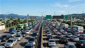 高速公路塞車,塞車,車況,高速公路。（圖／AI生成）