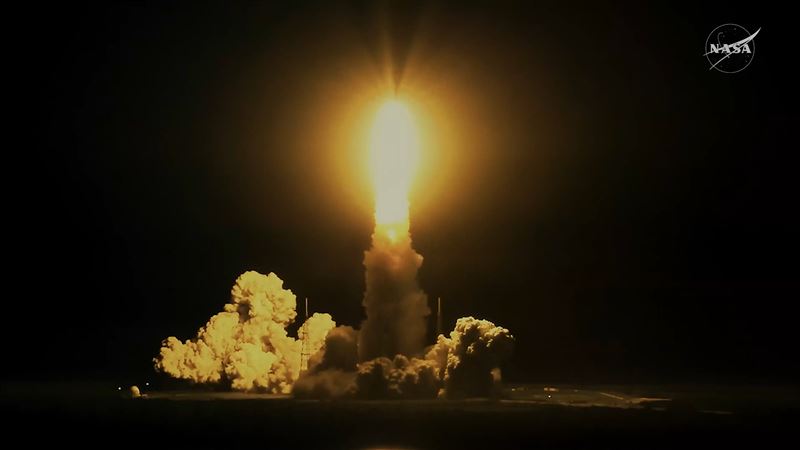 美國NASA「阿提米絲2號」成功升空展開10天繞月任務,預計創下人類史上最遠飛行紀錄。(圖/翻攝自X平台 @astro_reid)