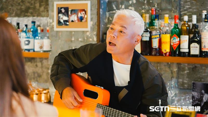 《坐吧！聊聊》首播即祭出重量級嘉賓、情歌聖手巫啟賢。