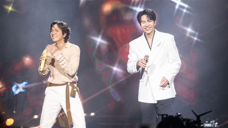 李洪基高雄開唱　變脫口秀狂和李昇基鬥嘴