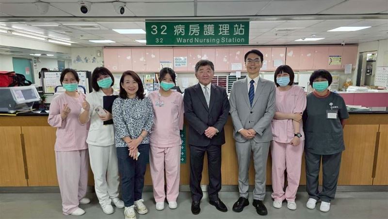 温世政連假赴投醫院慰勞醫護　籲中央1事