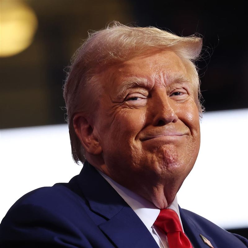 美國總統川普約一個月前悍然發動伊朗戰爭,但他最終恐怕也將自食惡果。這是由於中東是化肥原料尿素的重要產地,隨著尿素斷供,屬於川普鐵票的農民正陷入化肥成本飆漲的痛苦,民怨跟著堆積。(圖/翻攝自X平台 @HQNewsNow)