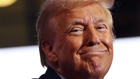 美國總統川普約一個月前悍然發動伊朗戰爭，但他最終恐怕也將自食惡果。這是由於中東是化肥原料尿素的重要產地，隨著尿素斷供，屬於川普鐵票的農民正陷入化肥成本飆漲的痛苦，民怨跟著堆積。（圖／翻攝自X平台 @HQNewsNow）