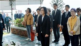 前總統蔡英文今（5）日指出，前幾天到五指山向前總統李登輝致意，也到八里去看看歐吉桑史明。(圖／翻攝蔡英文臉書）