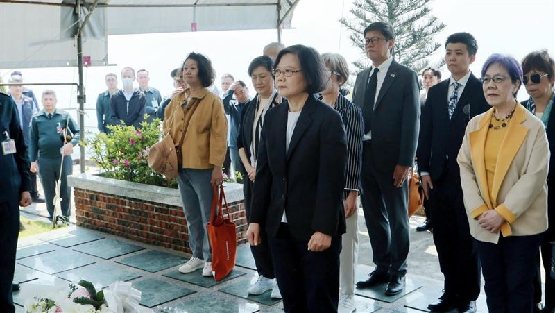 今天清明節！蔡英文緬懷兩位民主前輩