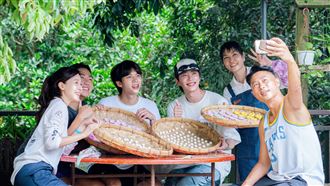 挑戰製作牛汶水　南韓影后揉到怒摔糯米糰