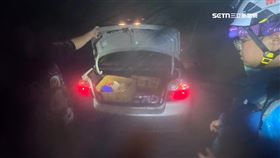 路坍遊客困南庄露營區　消防冒雨挺進送奶粉