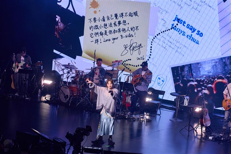 蔡健雅希望大家不要忘記曾寫在〈便利貼〉上的夢想。（圖／躍耳娛樂提供）