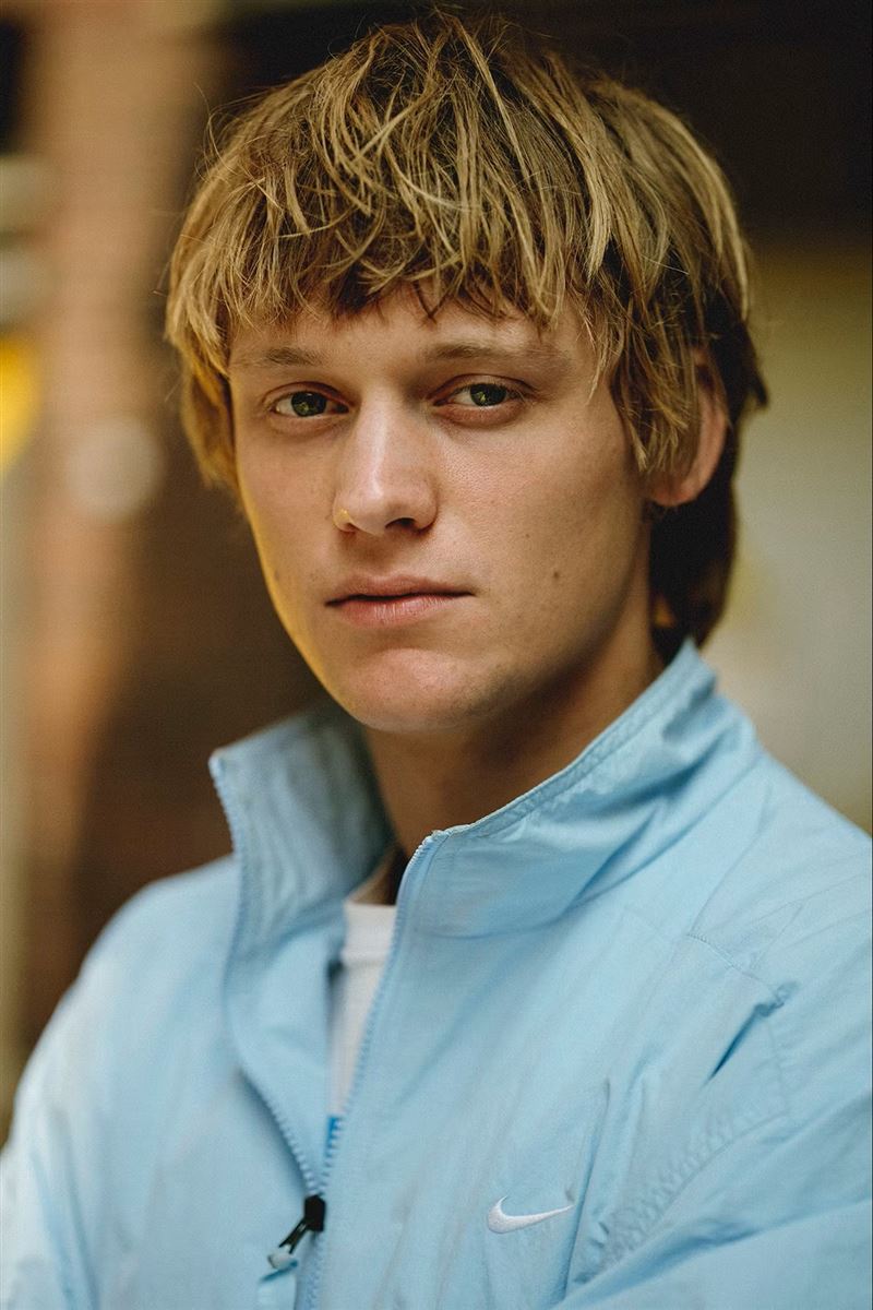 德國鮮肉男星恩佐布魯姆（Enzo Brumm）成為影后桑德拉惠勒的「學弟」，榮膺德國新一代電影大使。（圖／海鵬影業提供）