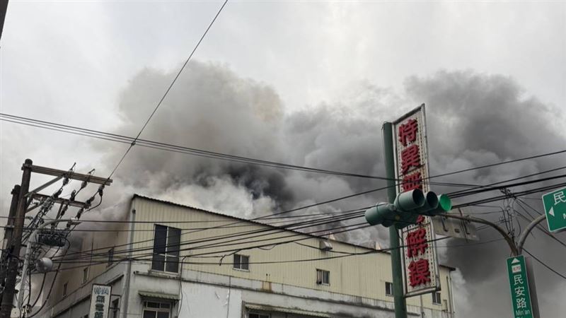 新/新莊工廠火警 濃煙竄天嚇壞人