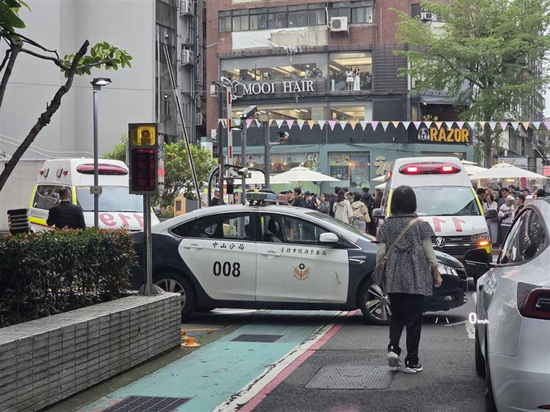台北市中山區新光三越南西店三館發生墜樓憾事。(圖/民眾提供)