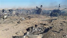 一架美軍F-15E戰鬥機於3日被擊落，墜毀於伊朗境內。機上2名飛官彈射逃生，1人迅速獲救，另1人也於5日為川普證實救出。但伊朗官方卻有不同說法，聲稱美軍的搜救行動被軍方成功阻擋。（圖／翻攝自X平台 @clashreport）