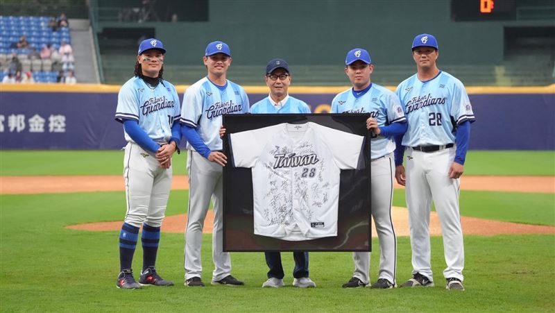 悍將大董到場致詞 喊話把主場經營更歡樂