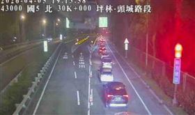 國道5號北上出現車潮，甚至時速僅15公里。（圖／翻攝自高速公路1968）