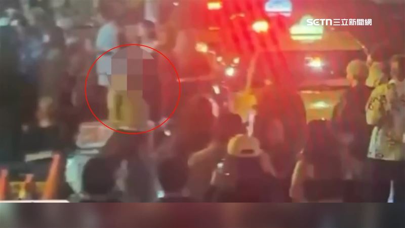 26歲韓姓男子不滿被水噴灑，竟情緒失控拿玻璃酒瓶攻擊，被警方帶回法辦