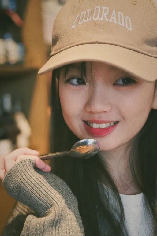 童星出道的阿拉蕾已演出十多部作品,持續活躍於演藝圈。(圖/翻攝自微博)