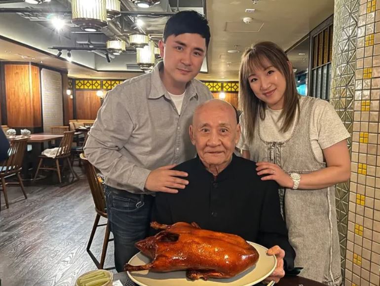 施明前夫李家鼎與次子李泳豪夫婦。(圖/李泳豪IG)