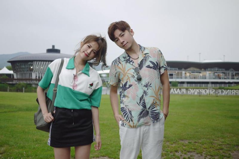 李國毅老婆橘子（左）甜美可人，曾是統一獅啦啦隊「Uni Girls」成員。（圖／李國毅臉書）