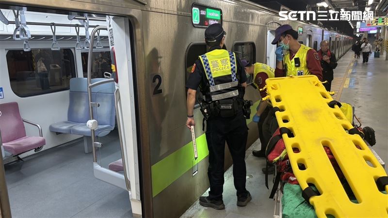 年約28歲的黃姓男子自行侵入軌道路線後造成列車緊軔；所幸，他疑躲避車彎下，因此，只受輕傷。（圖／翻攝畫面）