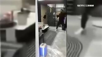 獨／高雄球棒隊衝透天厝　闖屋亂砸畫面曝