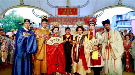 賴銘偉辦神遊春巡　102位明星扮仙人嗨翻
