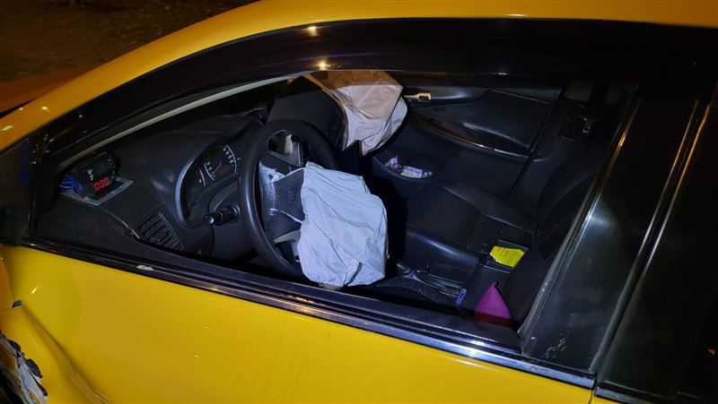 板橋華翠橋車禍！小黃司機恍神失控撞護欄