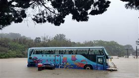 泡水,遊覽車,人造雨,國賠,苗栗,網紅,粉圓姐姐（圖／翻攝自Threads @bao_bao0214）