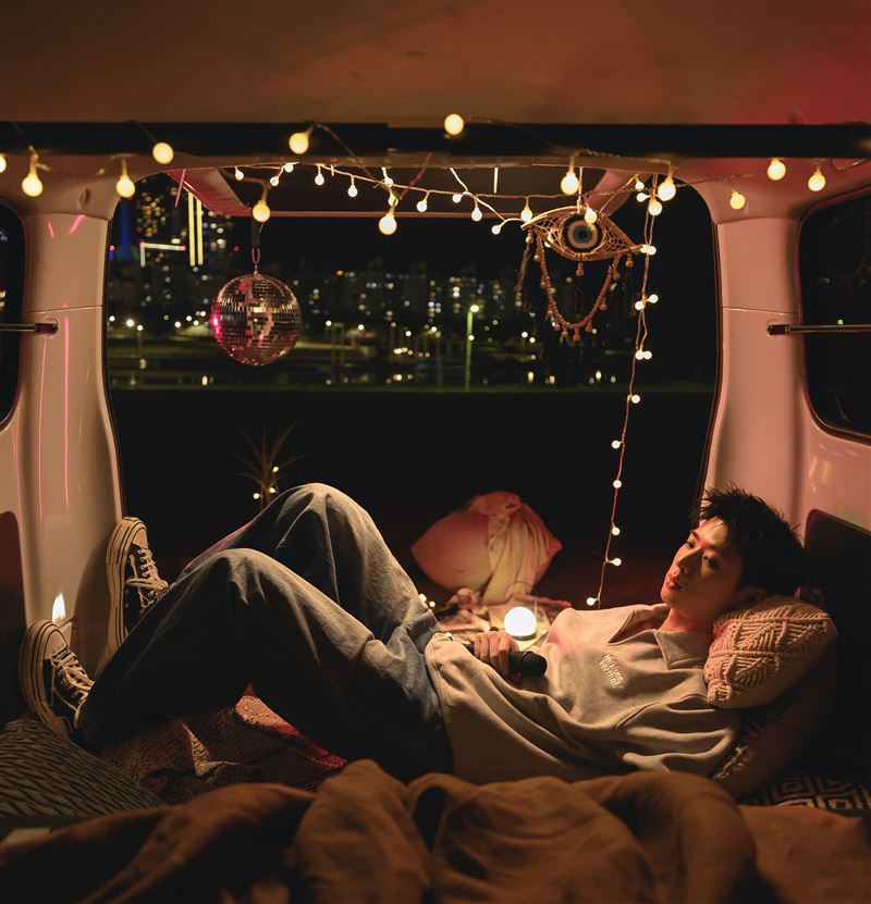 林亭翰實境節目「玩真的」,險些因「不能洗澡」而翻臉。(圖/青田音樂提供)