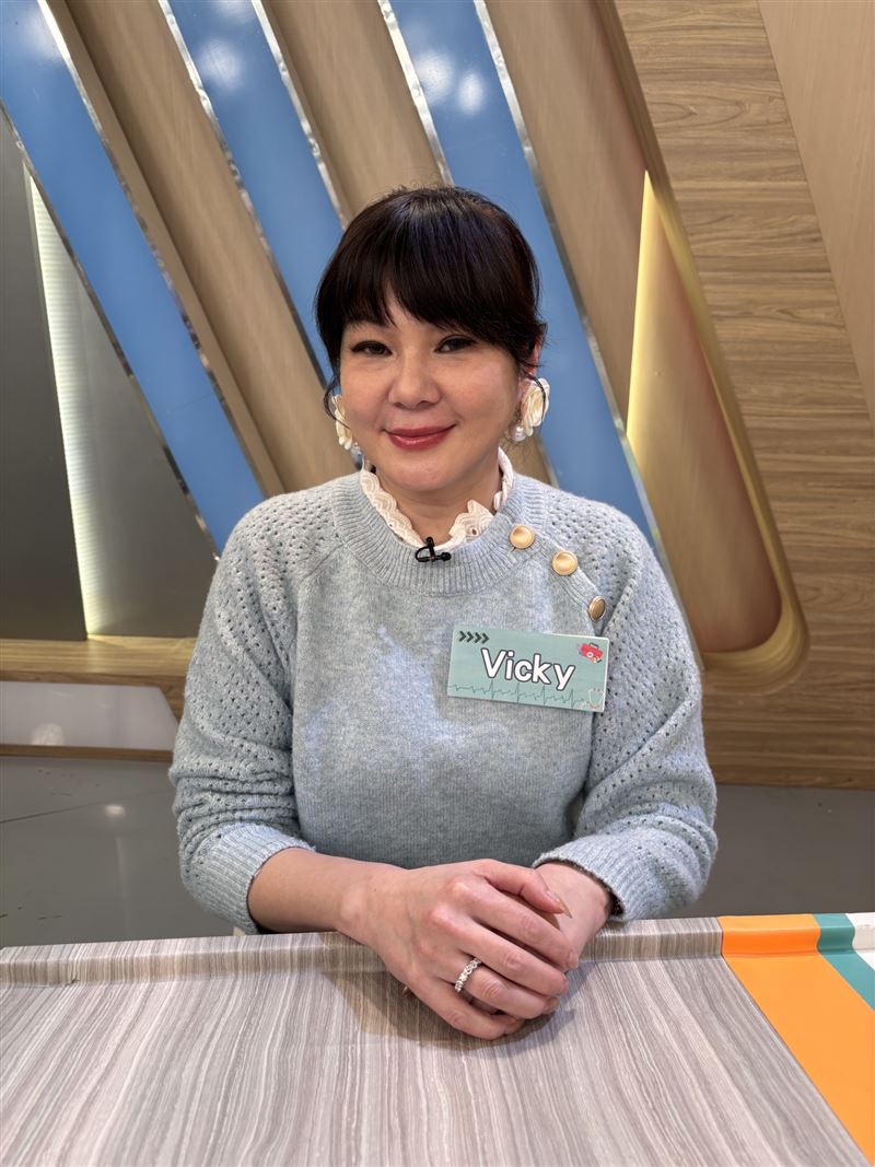 屈中恆老婆Vicky育有4個愛女。（圖／民視提供）