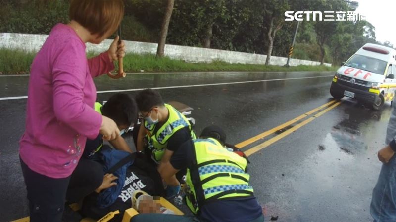 警消獲報出動3車7人到場救援。(圖/翻攝畫面)