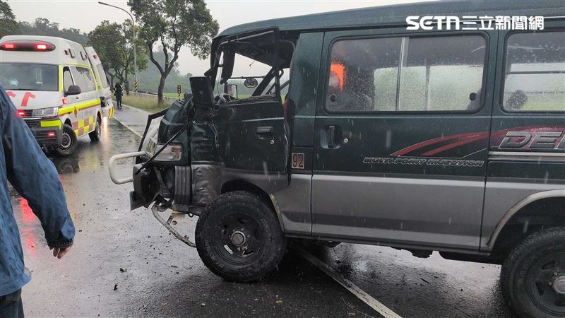 恐怖車禍!駕駛夾困、乘客噴車外…頭血腫